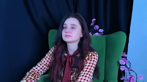 Snapshot of reynaedge chatting on June 3, 7:44 am reynaedge online show from June 3, 7:44 am