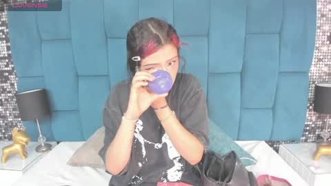 Snapshot of reze_chaw chatting on April 15, 12:34 pm Reze online show from April 15, 12:34 pm
