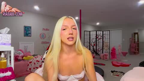 ria  online show from November 25, 3:50 am