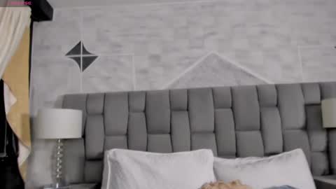 Snapshot of rianamanson chatting on January 15, 8:20 am Riana online show from January 15, 8:20 am