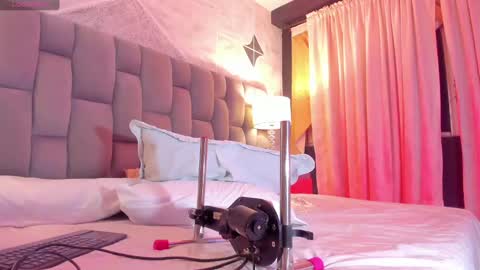 Snapshot of rianamanson chatting on March 1, 7:08 am Riana online show from March 1, 7:08 am