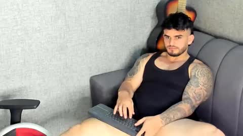 ricardogonzalez666 online show from October 26, 12:05 am