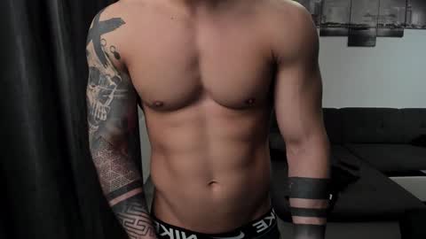 Snapshot of richarddarell chatting on January 11, 9:04 am RichardDarell online show from January 11, 9:04 am