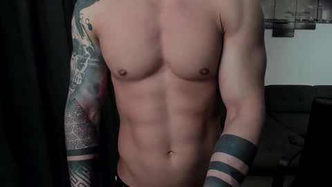 Snapshot of richarddarell chatting on February 18, 4:48 am RichardDarell online show from February 18, 4:48 am