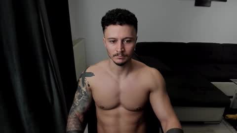 Snapshot of richarddarell chatting on September 22, 4:36 am RichardDarell online show from September 22, 4:36 am