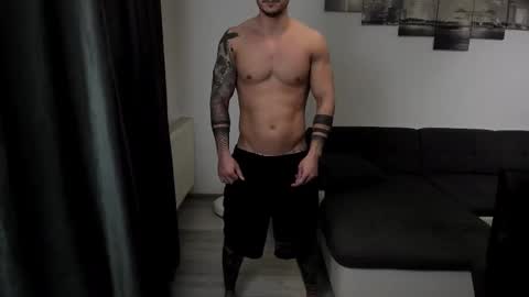 Snapshot of richarddarell chatting on November 3, 5:42 am RichardDarell online show from November 3, 5:42 am