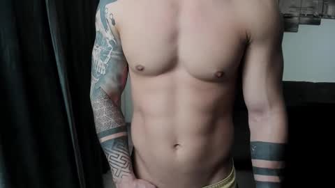 Snapshot of richarddarell chatting on November 18, 5:45 am RichardDarell online show from November 18, 5:45 am