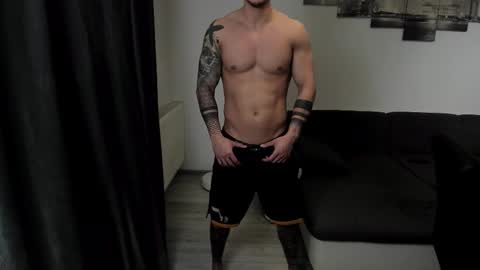 Snapshot of richarddarell chatting on December 2, 6:08 am RichardDarell online show from December 2, 6:08 am