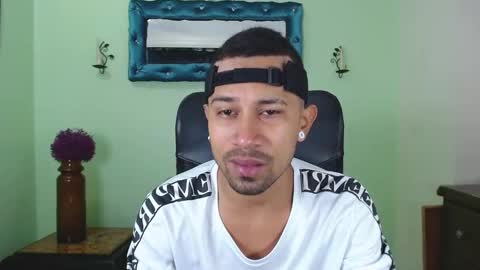 Snapshot of richardwithe_ chatting on March 24, 11:59 am Richard online show from March 24, 11:59 am