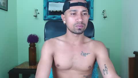 Snapshot of richardwithe_ chatting on March 25, 12:11 pm Richard online show from March 25, 12:11 pm