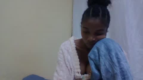 Snapshot of richella34 chatting on June 11, 12:32 am richella34 online show from June 11, 12:32 am