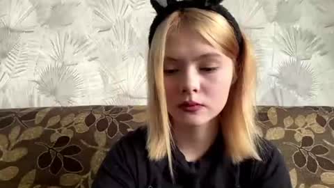Snapshot of richellearmentrout chatting on June 24, 2:16 pm jenny online show from June 24, 2:16 pm