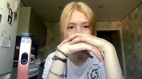 Snapshot of richellearmentrout chatting on June 26, 2:10 pm jenny online show from June 26, 2:10 pm