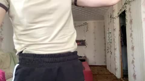 Snapshot of richellearmentrout chatting on August 8, 2:19 pm jenny online show from August 8, 2:19 pm