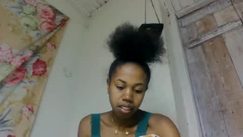 Snapshot of richetera chatting on June 14, 1:36 am richetera online show from June 14, 1:36 am