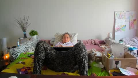 Anna - not anna - right Anna  online show from October 24, 7:27 am