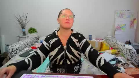 Anna - not anna - right Anna  online show from December 15, 1:04 pm