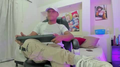 Ricky  online show from February 6, 8:45 pm