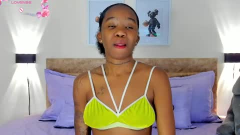 Snapshot of rihana_hot01 chatting on May 20, 2:51 am ri ri online show from May 20, 2:51 am