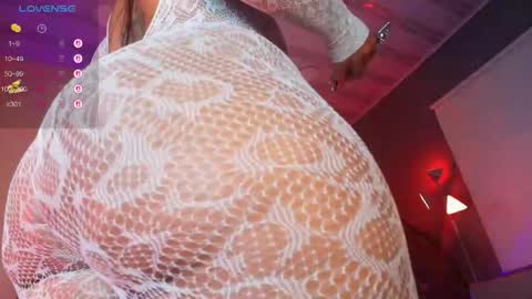 Snapshot of rihanna_rose chatting on November 21, 8:24 am Riha online show from November 21, 8:24 am