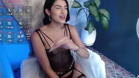 Snapshot of rihannagil chatting on December 17, 3:18 pm rihanna online show from December 17, 3:18 pm