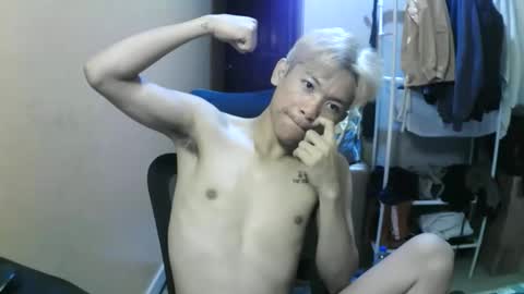 Snapshot of riiichie12 chatting on October 25, 8:33 am riiichie12 online show from October 25, 8:33 am