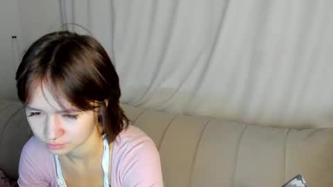 Snapshot of riley__davis chatting on June 12, 3:27 am riley__davis online show from June 12, 3:27 am
