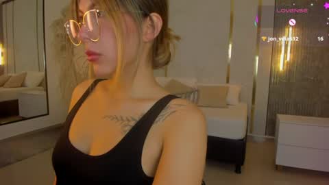 Riley Sierra online show from June 9, 1:23 pm