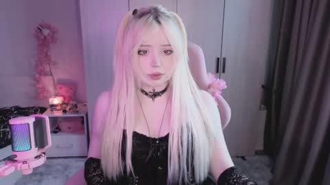 Snapshot of riley_vice chatting on June 25, 7:35 am Sofia online show from June 25, 7:35 am