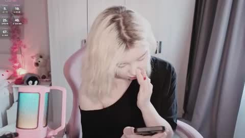 Snapshot of riley_vice chatting on July 25, 8:56 am Sofia online show from July 25, 8:56 am