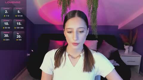 Snapshot of rioestrella chatting on September 18, 2:52 pm Emilia online show from September 18, 2:52 pm