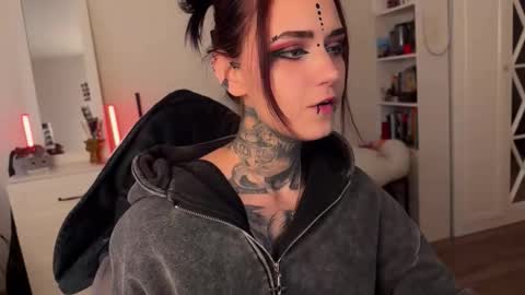   DianaBrite            fansl y online show from November 9, 11:41 am