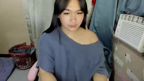 Snapshot of riri_bowa chatting on February 17, 9:10 pm RIRI online show from February 17, 9:10 pm