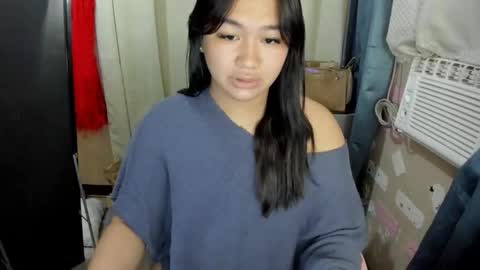 Snapshot of riri_bowa chatting on February 24, 3:48 am RIRI online show from February 24, 3:48 am