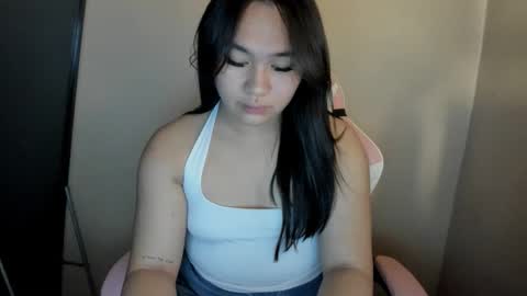 Snapshot of riri_bowa chatting on April 2, 7:33 pm RIRI online show from April 2, 7:33 pm