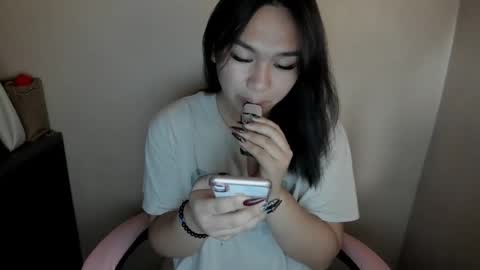 Snapshot of riri_bowa chatting on May 11, 3:01 am RIRI online show from May 11, 3:01 am
