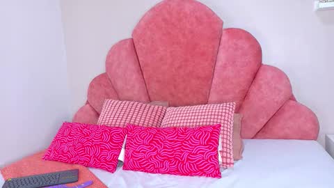 RIRI  online show from October 9, 7:56 pm