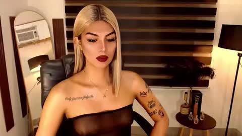 Snapshot of ririmoorets chatting on October 10, 4:44 am riri online show from October 10, 4:44 am