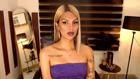 Snapshot of ririmoorets chatting on October 17, 4:48 am riri online show from October 17, 4:48 am