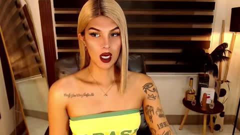 Snapshot of ririmoorets chatting on November 19, 7:08 am riri online show from November 19, 7:08 am