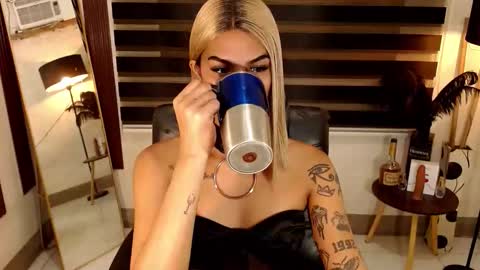 riri online show from December 18, 10:10 am