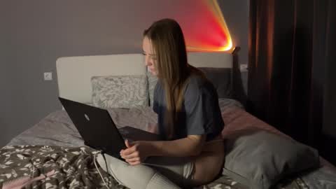 Snapshot of rivenne chatting on February 16, 11:17 am rivenne online show from February 16, 11:17 am