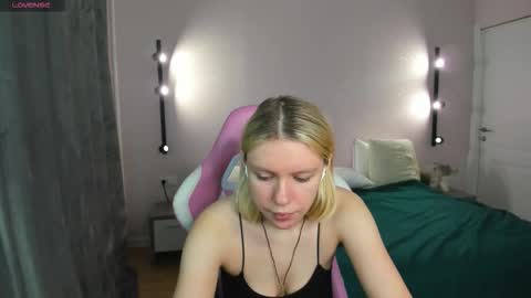 river_stoynee online show from October 6, 1:14 am