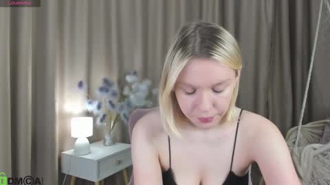 river_stoynee online show from October 18, 5:03 pm