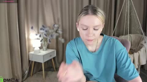 river_stoynee online show from October 22, 10:20 pm