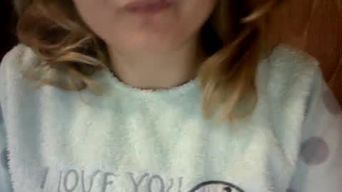 Snapshot of riveramaureen chatting on December 20, 6:40 am RiveraMaureen online show from December 20, 6:40 am