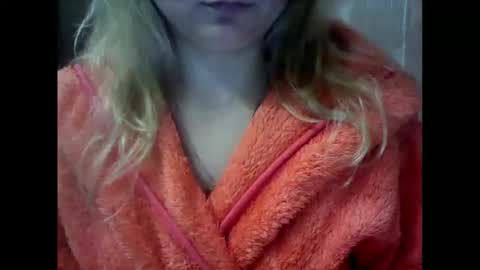 Snapshot of riveramaureen chatting on October 9, 10:41 pm RiveraMaureen online show from October 9, 10:41 pm