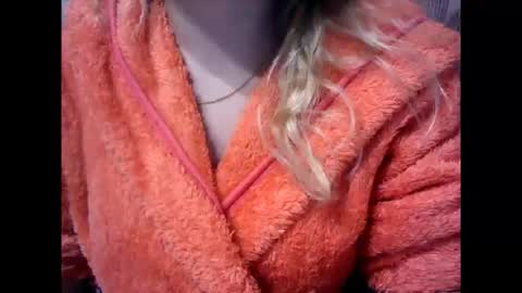 Snapshot of riveramaureen chatting on November 4, 10:53 pm RiveraMaureen online show from November 4, 10:53 pm