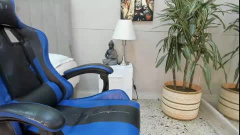 Roan Birkin online show from May 31, 7:26 pm