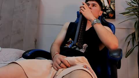 Roan Birkin online show from June 8, 1:28 am